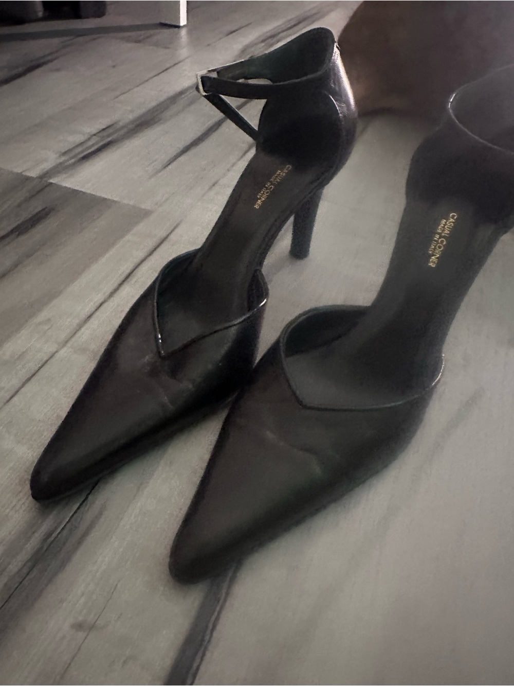 Casual Corner Black Leather Pointed Toe Ankle Strap Heels – Made in Italy